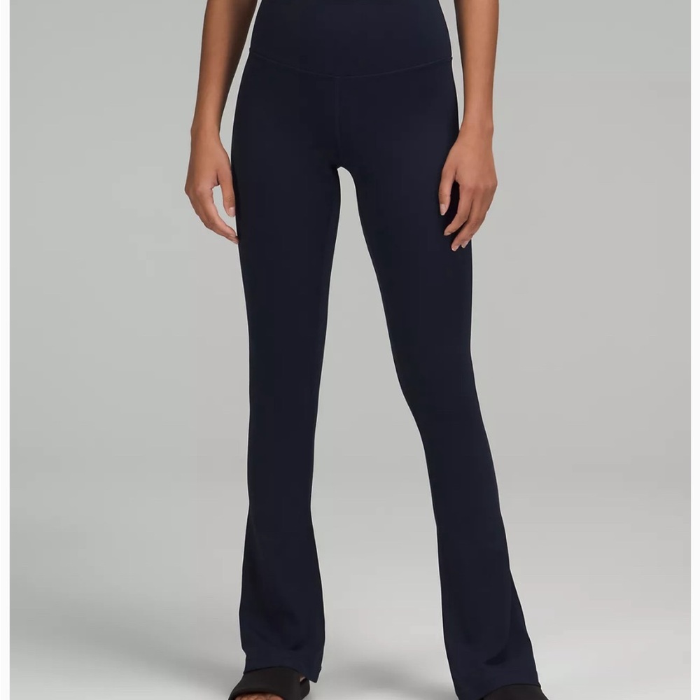 Align mini flare pant xshort in true navy